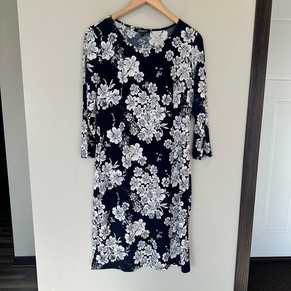 Glamour Dresses & Skirts - Glamour Navy Blue/White Textured Floral Print Quarter Sleeves Sheath Dress 8/M